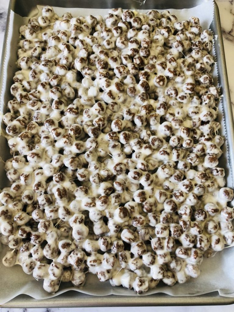 Cocoa Puffs Cereal Bars in pan